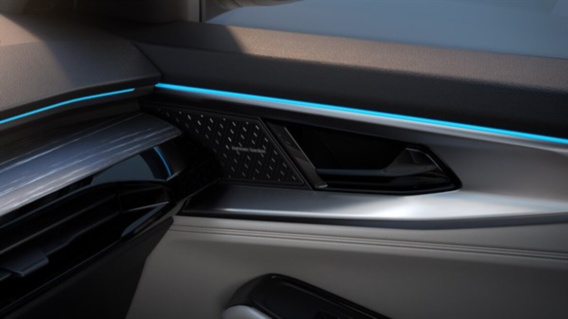 12 kõlariga Harman Kardon® audiosüsteemi kaasahaarav heli