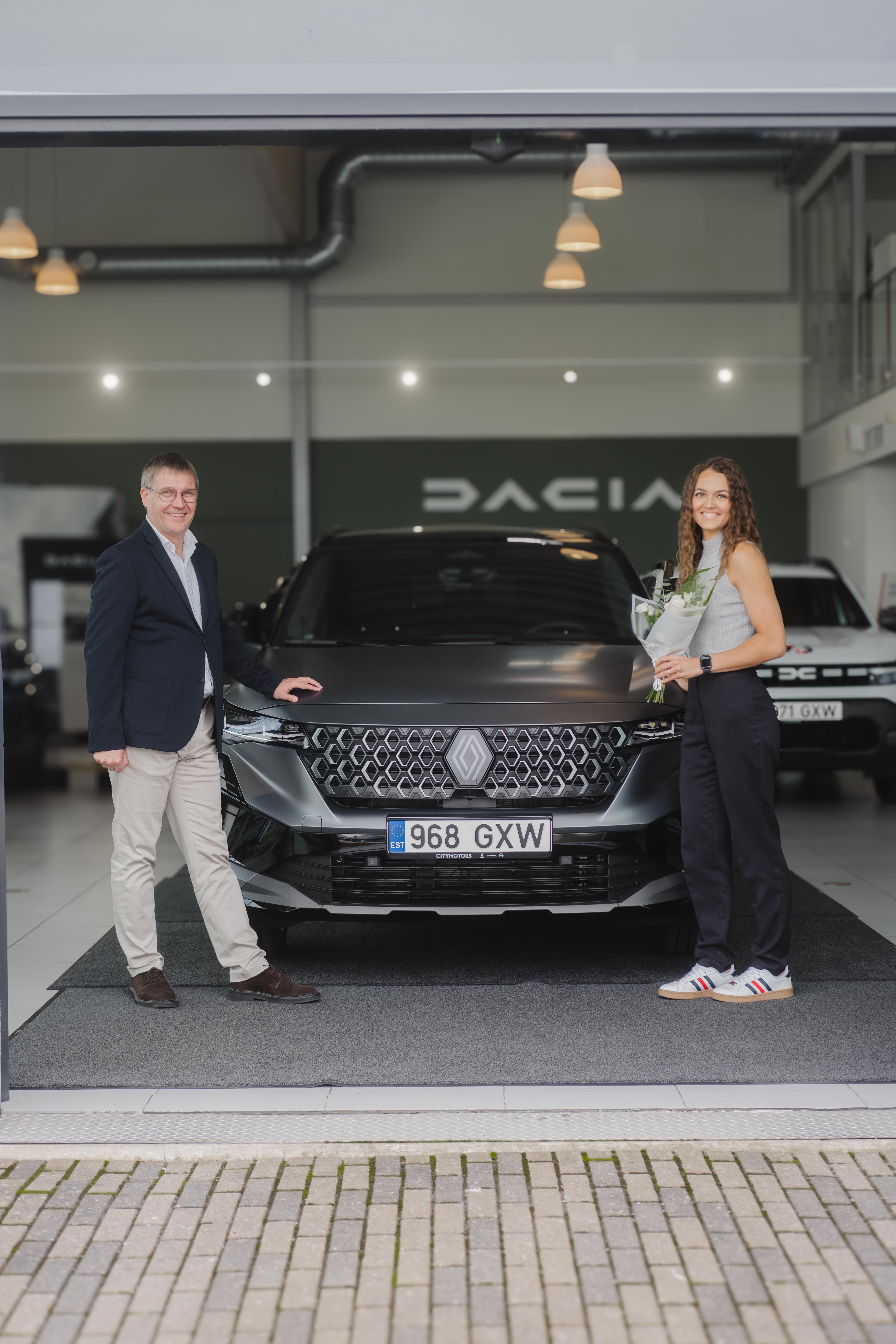 Lishanna Ilves auto üleandmine City Motors Laargi esinduses
